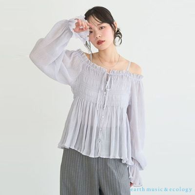 〈earth music〉荷葉邊細褶露肩襯衫上衣