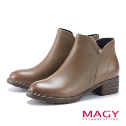 復古帥氣鉚釘真皮短靴