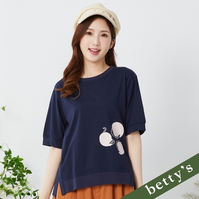 betty’s貝蒂思　  三隻貓咪印花下擺開衩五分袖T-shirt(共二色)
