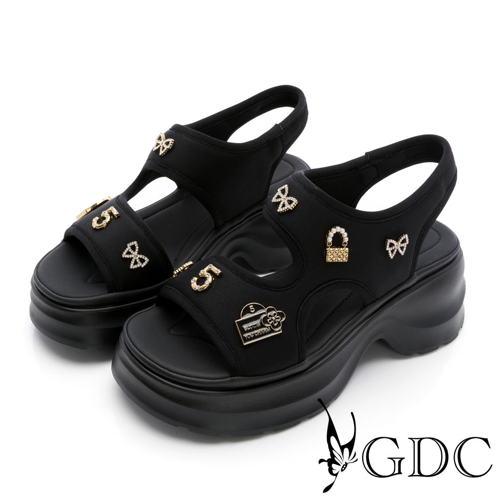 GDC-潮女郎滿版造型飾釦彈力布厚底涼鞋-黑