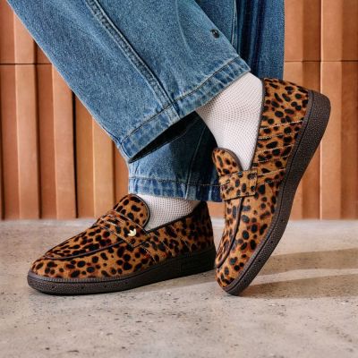 【adidas 愛迪達】 HANDBALL SPEZIAL LOAFER 運動休閒鞋 樂福鞋 豹紋 復古 女鞋 - Originals KJ2526