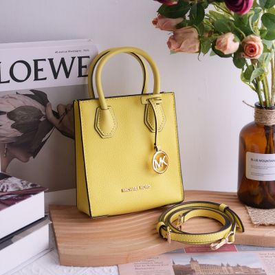 MICHAEL KORS MERCER 經典MK荔枝皮革迷你兩用手提包/紙袋包(太陽黃)