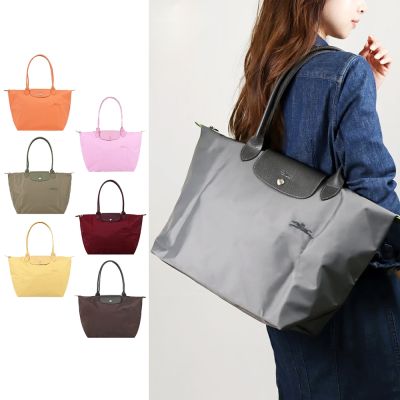 LONGCHAMP LE PLIAGE GREEN系列刺繡長把再生尼龍大款摺疊水餃包(多色選)