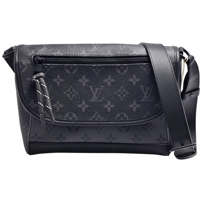 LOUIS VUITTON路易威登 LV M12681 Pulse系列經典Eclipse印花帆布拉鍊斜背掀蓋郵差包(黑色)