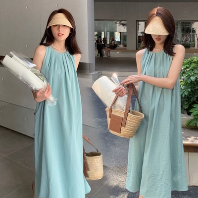 La Belleza渡假風法式圓領壓摺露背挖洞背釦寬鬆棉麻背心裙過膝長洋裝