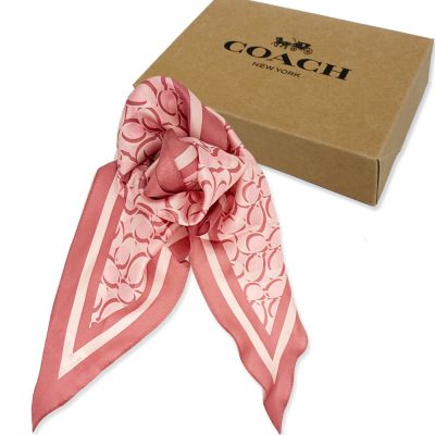 COACH 經典C LOGO100%蠶絲三角絲巾領巾禮盒(粉)