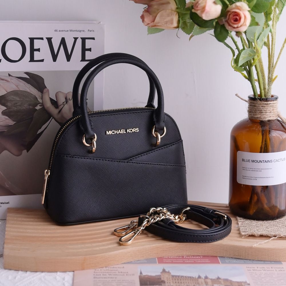 MICHAEL KORS JET SET 浮雕LOGO貝殼造型防刮兩用包(黑)