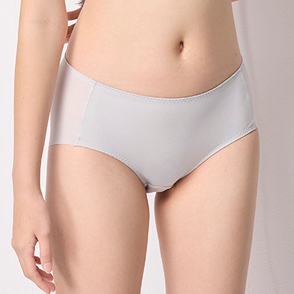 嬪婷-無痕褲 M-3L涼感中低腰平口褲(百搭黑)BS4311BL
