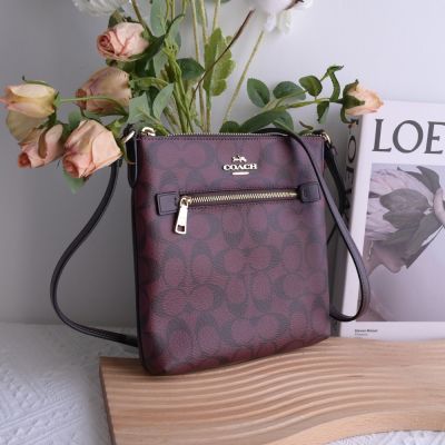 COACH Mini Rowan File Bag 經典C LOGO印花拉鍊斜背扁包(深紅)