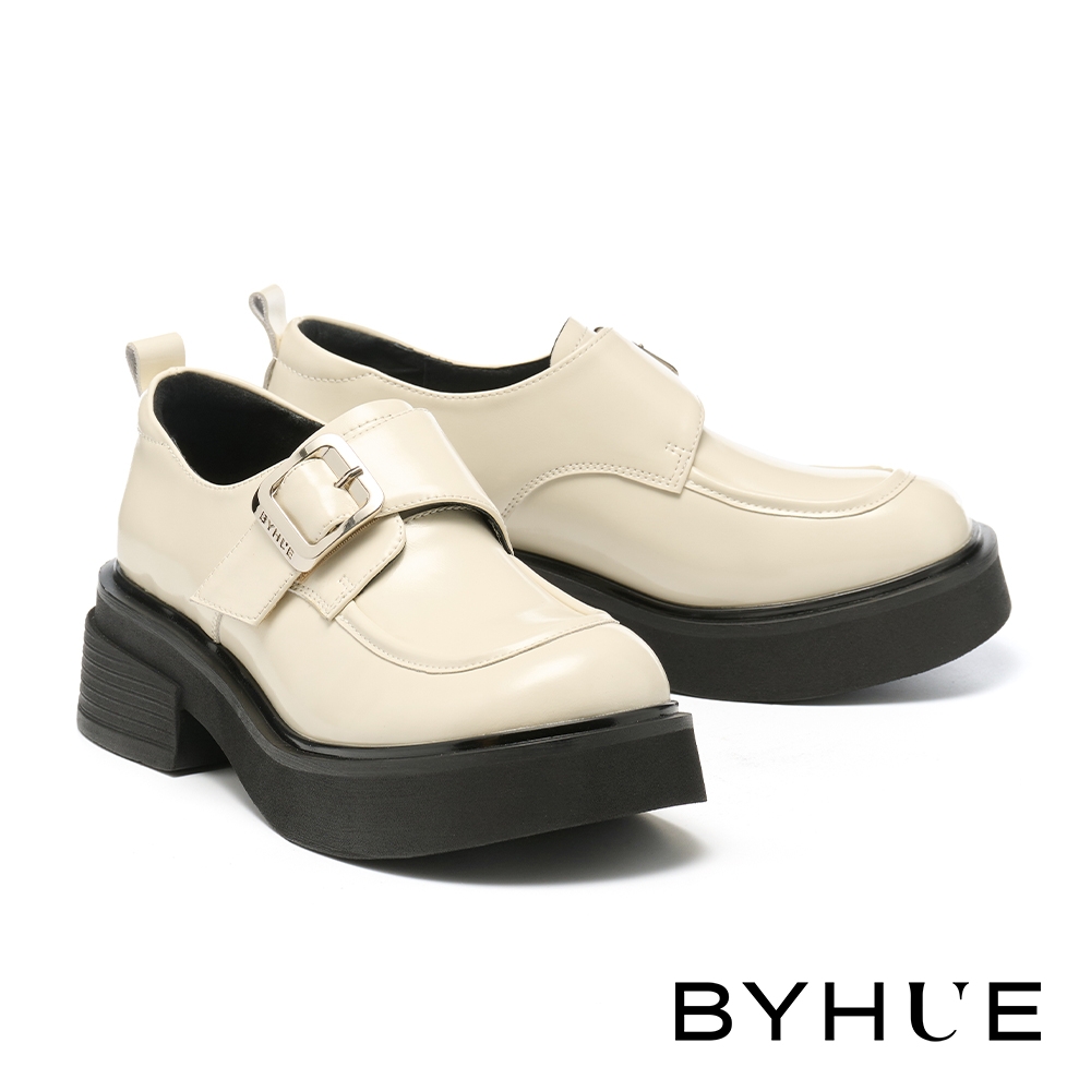 厚底鞋 BYHUE 別致品味LOGO方釦寬帶牛油皮軟芯厚底鞋－米白