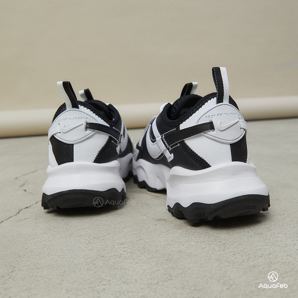 忍耐 Nike TC 7900 女黑白熊貓經典老爹鞋增高復古運動休閒休閒鞋FJ7738-101