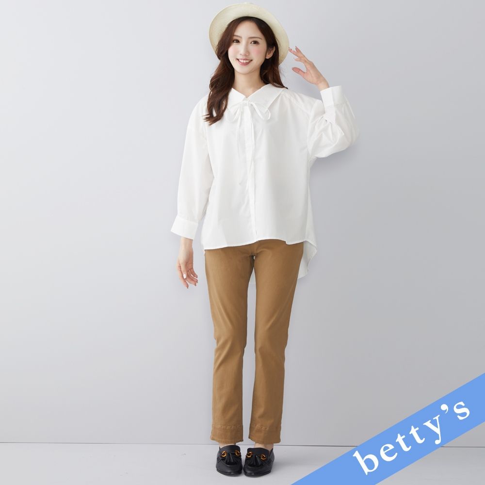 betty’s貝蒂思　點點蝴蝶結刺繡口袋休閒褲(卡其) (卡其)