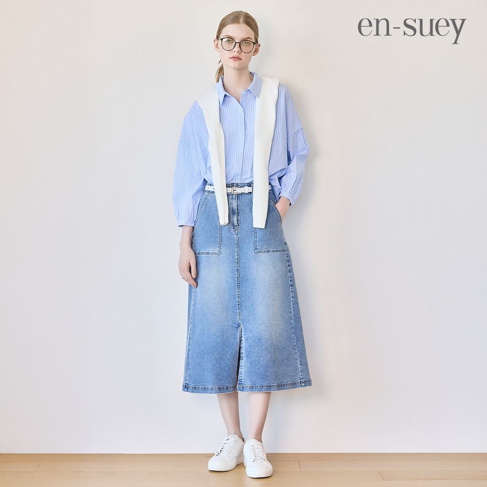【en-suey 銀穗】網路限定 後開洞條紋剪接活褶拋袖襯衫 (淺藍色)