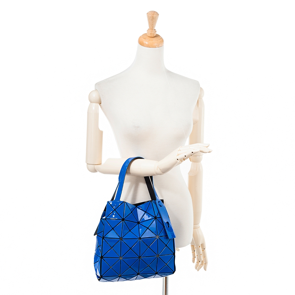 ISSEY MIYAKE 三宅一生BAOBAO 新款CARAT系列藍色亮面4x4三角格