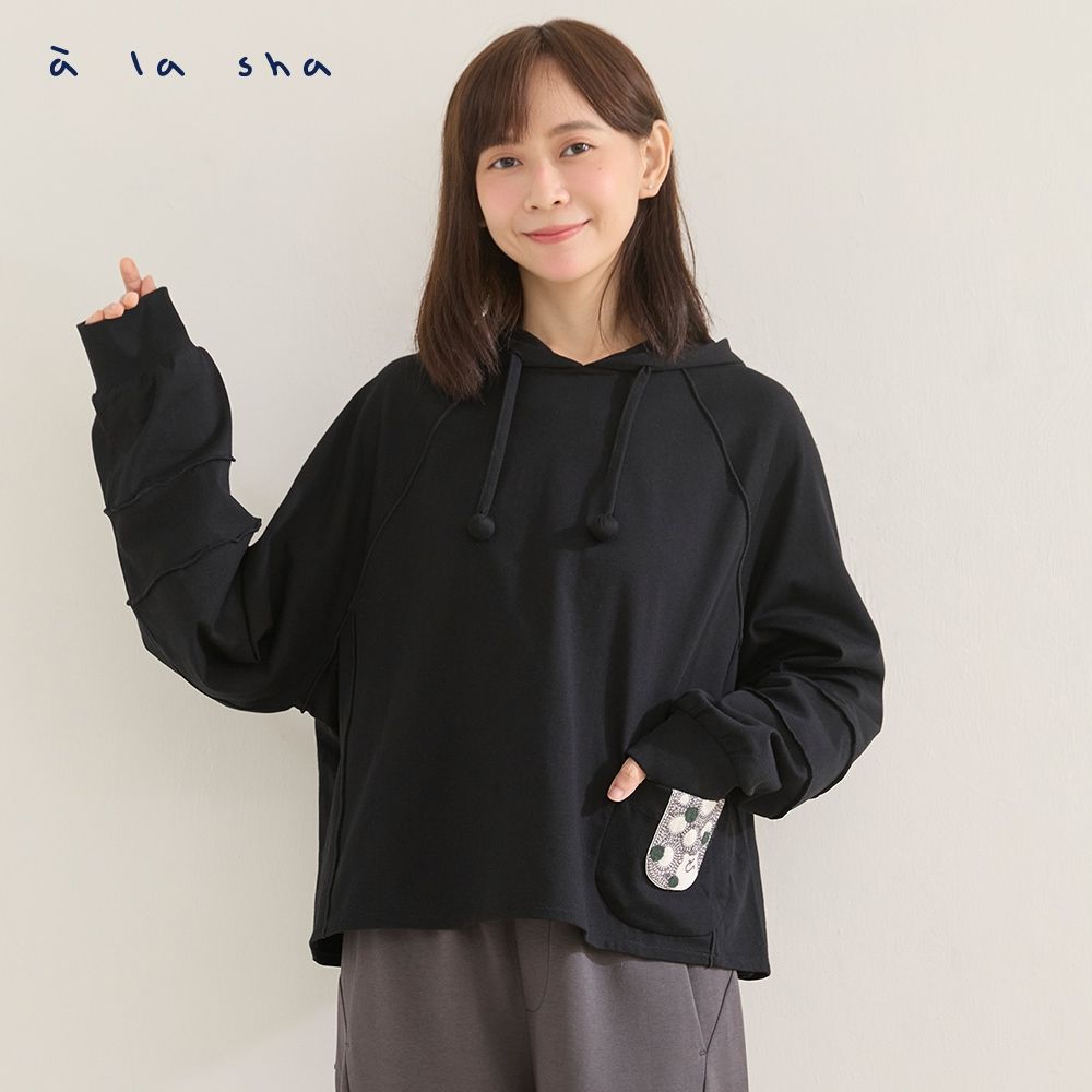 a la sha 創意羅紋剪接密拷連帽T (黑)