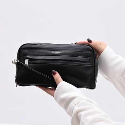 YSL Saint Laurent 燙銀LOGO小牛皮拉鍊手拿包(黑)