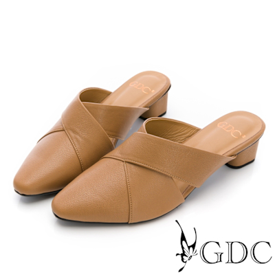 GDC-羊皮摩登尖頭交叉設計感粗跟拖鞋-卡其
