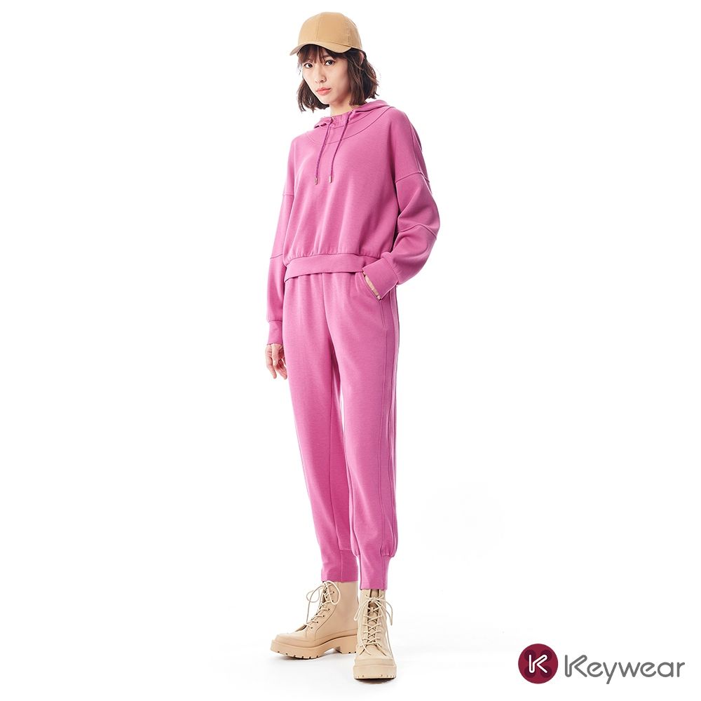 KeyWear奇威名品 側結構分割休閒收褲腿長褲(共2色)-紫紅色