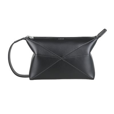 LOEWE Puzzle 銀色壓印LOGO小牛皮幾何剪裁手拿盥洗包(黑)