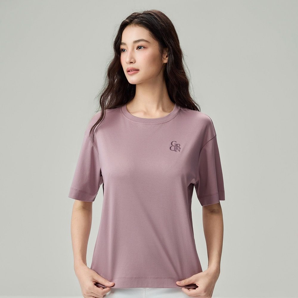 GIORDANO 女裝絲滑純棉短袖T恤 Liquid Touch系列【多色任選】 (33 淡靄紫)