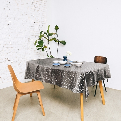 《Homemake》小方格金屬壓紋桌巾(長210cmX寬137cm) RN-PW151-48-C5