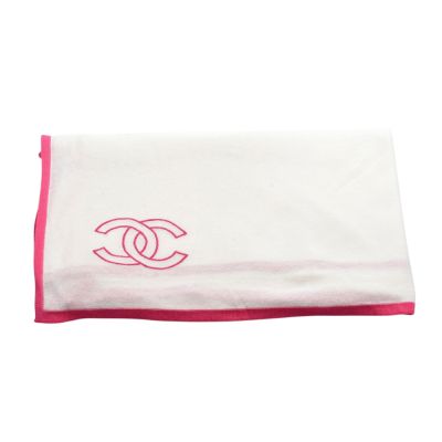 CHANEL 經典桃粉刺繡鏤空雙 C LOGO 圍巾 (白色/桃粉)
