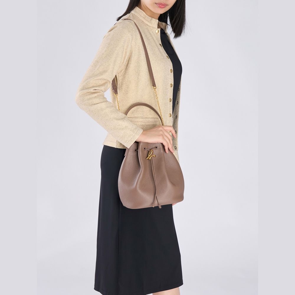 agnes b.Voyage 大款 荔枝紋皮革 水桶包 卡其色