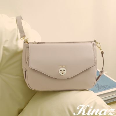 KINAZ 多隔層圓形旋轉鎖釦掀蓋拉鍊斜背包-香草奶杏-圓點系列