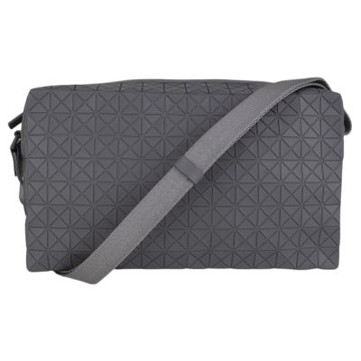 ISSEY MIYAKE  BAOBAO 幾何方格斜側背馬鞍包(霧泥灰)