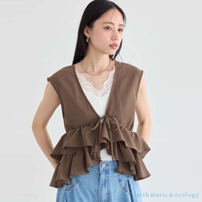 〈earth music〉多穿法荷葉摺邊設計背心外套