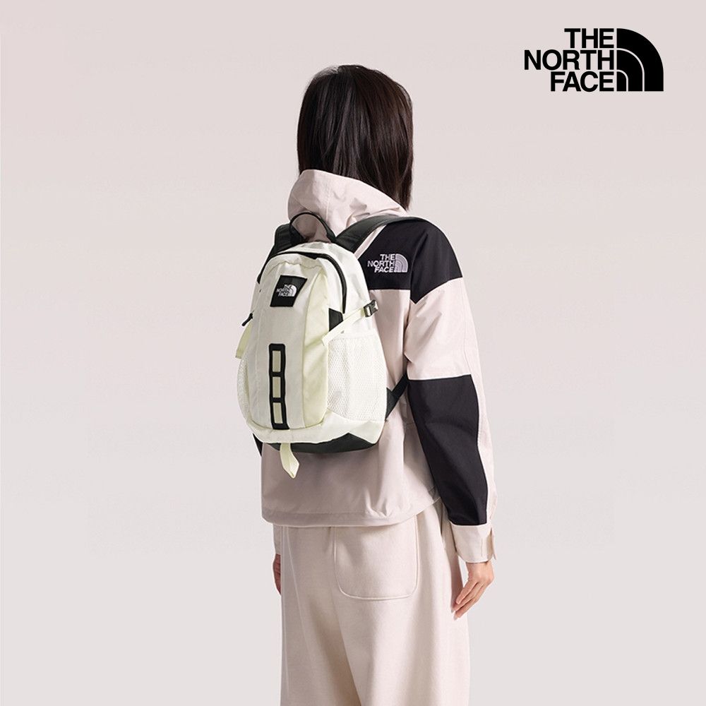 【The North Face 官方旗艦】北面男女款米色DWR防潑水休閒後背包｜8GJJJN5 筆電包/登山包