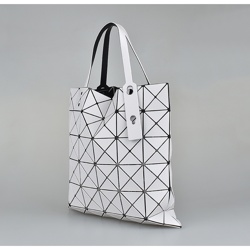 BAO BAO ISSEY MIYAKE LUCENT W COLOR シルバー LUCENT Crossbody Silver – ISSEY MIYAKE EU