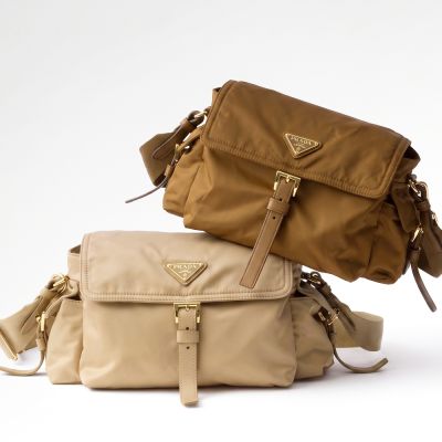 PRADA 普拉達 Explore Re-Nylon 中款 金三角牌雙袋尼龍皮釦翻蓋手提 肩斜背包-2色可選