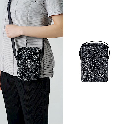 ISSEY MIYAKE 三宅一生 BAOBAO 3X2三角格直立小型斜背包(2色)