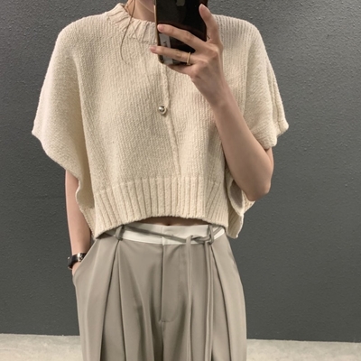 MOCO韓版chic法式氣質寬鬆休閒别緻圓領短版蝙蝠袖斗篷針織罩衫