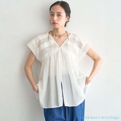 〈earth music〉蕾絲細褶法式袖V領襯衫上衣