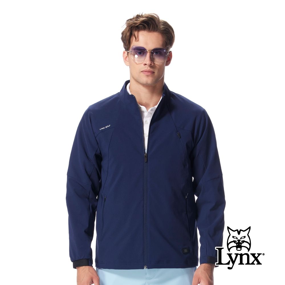 【Lynx Golf】首爾高桿風格！男款吸濕快乾彈性刷毛內裡三口袋立領風衣夾克(三色) (深藍色)