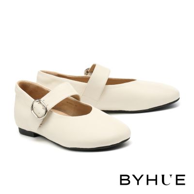 平底鞋 BYHUE 溫潤日常橢圓長釦寬帶全真皮軟芯Ｑ底內增高平底鞋－米白