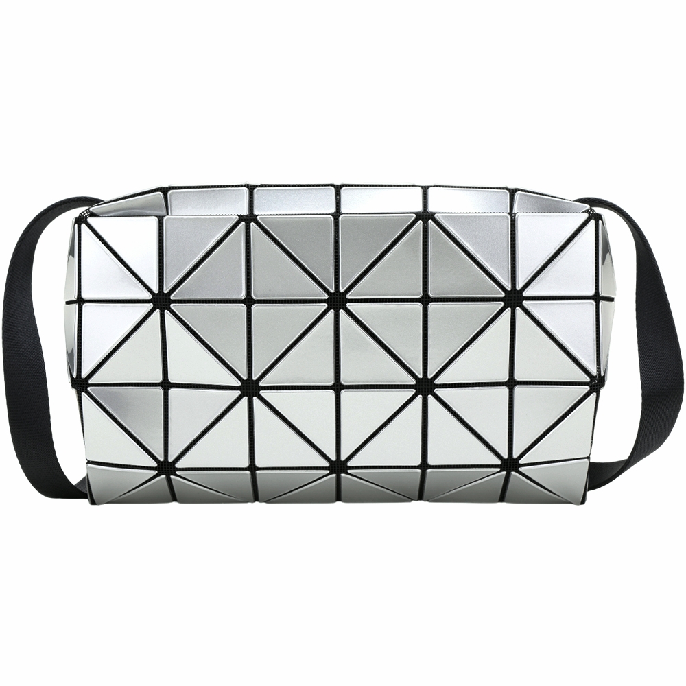 ISSEY MIYAKE 三宅一生 BAOBAO CARTON 4x6 亮面幾何斜背枕頭包(銀色)