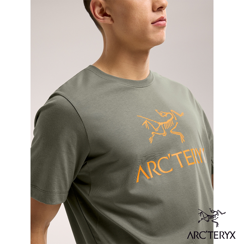 Arcteryx 始祖鳥官方直營】男Arc'Word LOGO 短袖休閒Tee 糧草綠| 短袖