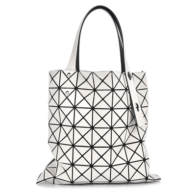 ISSEY MIYAKE 三宅一生BAOBAO PRISM MATTE 霧面方格7x7透光手提包-淺灰白色