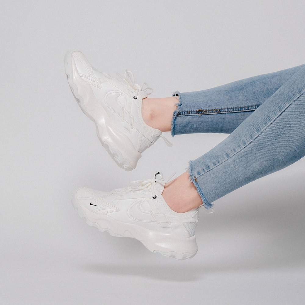 Nike TC7900 仙女鞋老爹鞋奶油白 NIKE W NIKE TC 7900 白