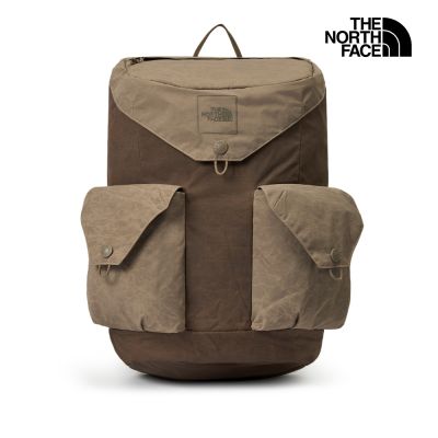 【The North Face 官方旗艦】 北面男女款棕色大容量休閒後背包｜8EERDHI 筆電包/登山包