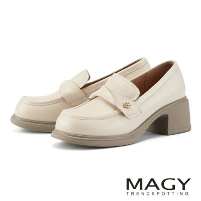 MAGY 小金釦扭結方頭真皮粗跟樂福鞋 米色