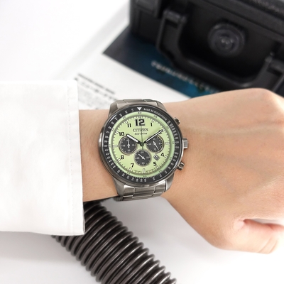 CITIZEN 星辰錶 / CA4507-84X / 光動能 夜光型者 三眼計時 日期 防水100米 不鏽鋼手錶-螢光綠x鈦色/44mm