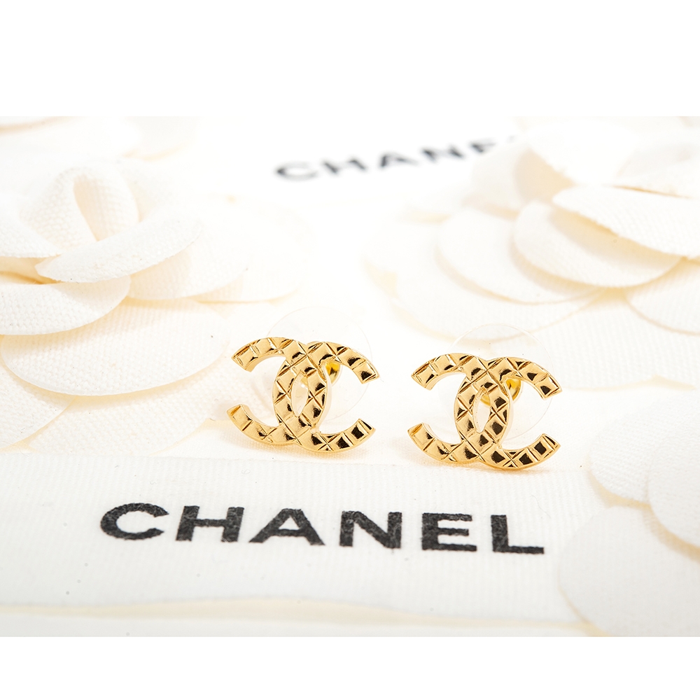 CHANEL 香奈兒經典CC LOGO菱格紋針式耳環(金色) | 耳環| Yahoo