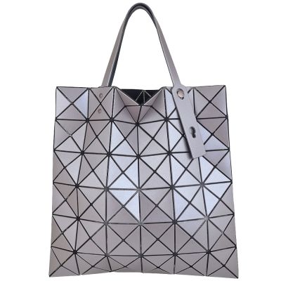ISSEY MIYAKE 三宅一生BAOBAO 銀灰色皮質三角格6x6肩背/手提包