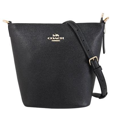 COACH 金屬LOGO防刮紋皮革斜背/水桶包(黑)