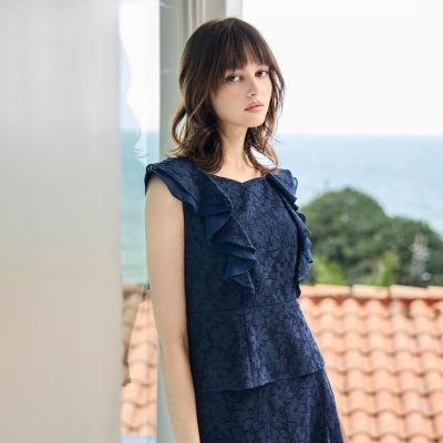 ILEY伊蕾 蕾絲荷葉領縮腰顯瘦上衣(深藍；M-XL)