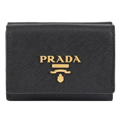 PRADA 金屬浮雕LOGO防刮皮革內裏撞色三折式小短夾(黑/紫紅)